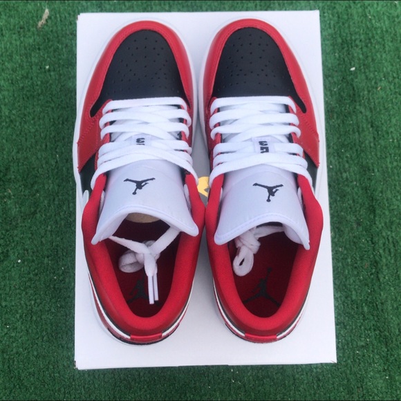 Air Jordan 1 Low 'Chicago Flip' (W) - Picture 3 of 15